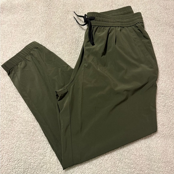 Aritzia Community Green Lightweight Joggers Pants - Picture 1 of 11